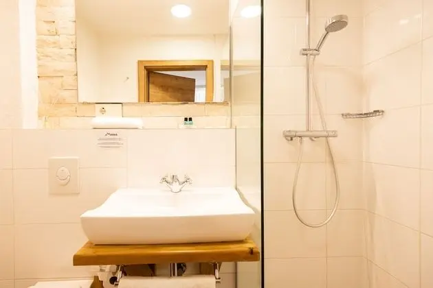 Tek Büyük Yataklı Oda (Kleines Doppelzimmer, Souterrain)
