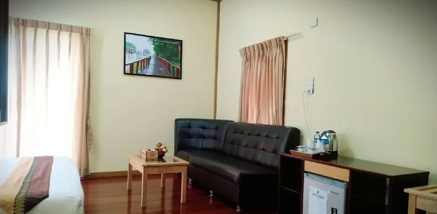 Deluxe Tek Büyük Yataklı Oda, Balkon, Göl Manzaralı