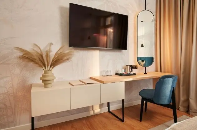 Superior Tek Büyük Yataklı Oda, Balkon, Bahçe Manzaralı (Smart Lobby Room)