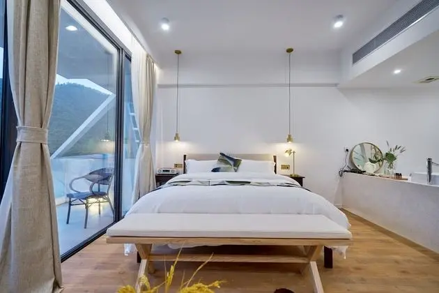 Tek Büyük Yataklı Oda, Dağ Manzaralı