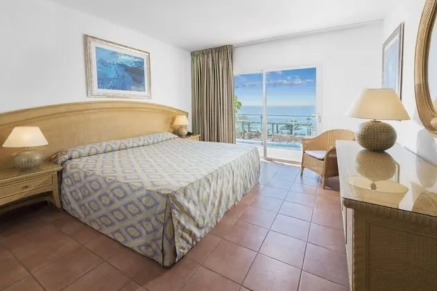 Suite 3 Adults