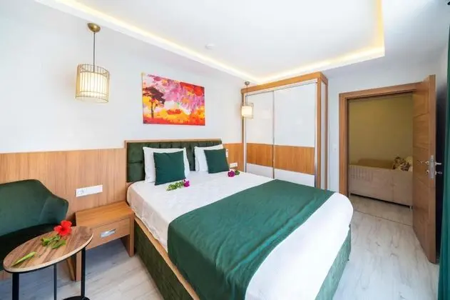 Aile Odası, Bahçe Manzaralı, Balkonlu