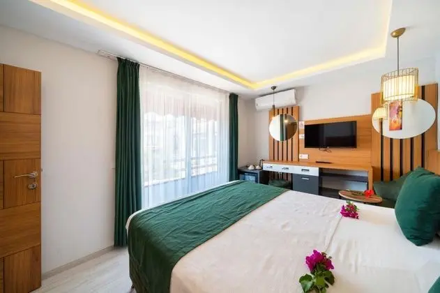 Aile Odası, Bahçe Manzaralı, Balkonlu