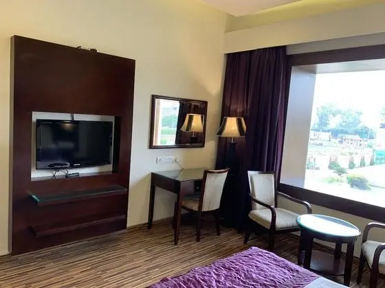 Deluxe Tek Büyük Yataklı Oda, Bahçe Manzaralı