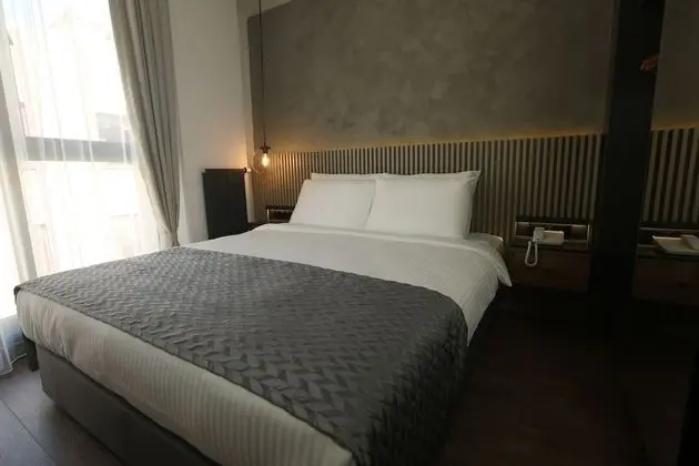 City Tek Büyük Yataklı Oda