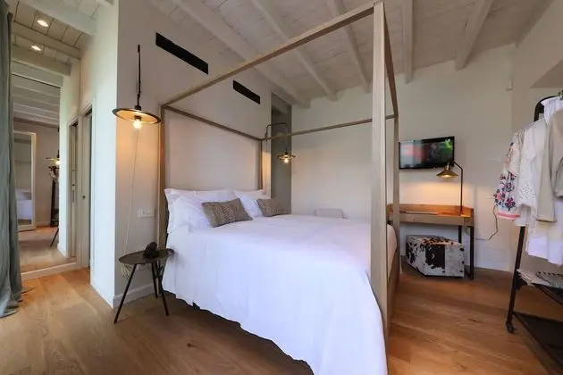 Tek Büyük Yataklı Oda (Rustico Balcone)