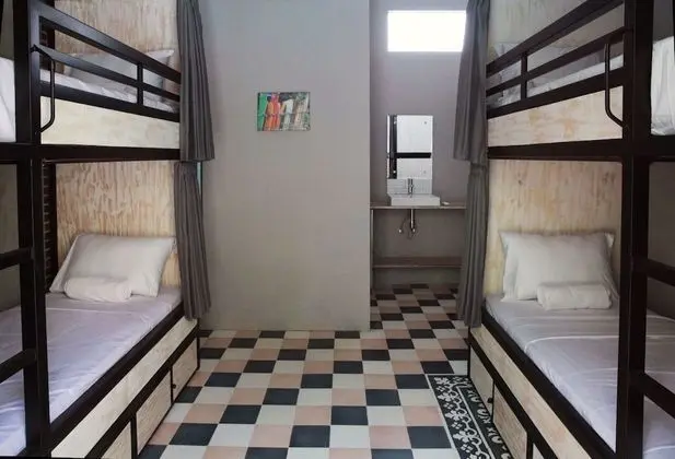 Standard 6 Bed Mixed Dorm Ensuite