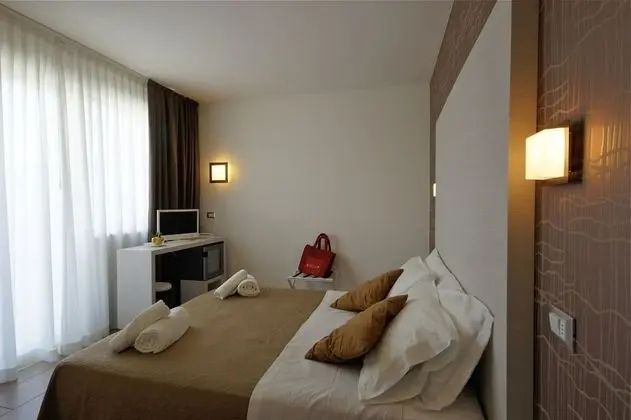 Üç Kişilik Oda