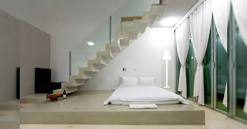 Room 103: Duplex Pool Villa