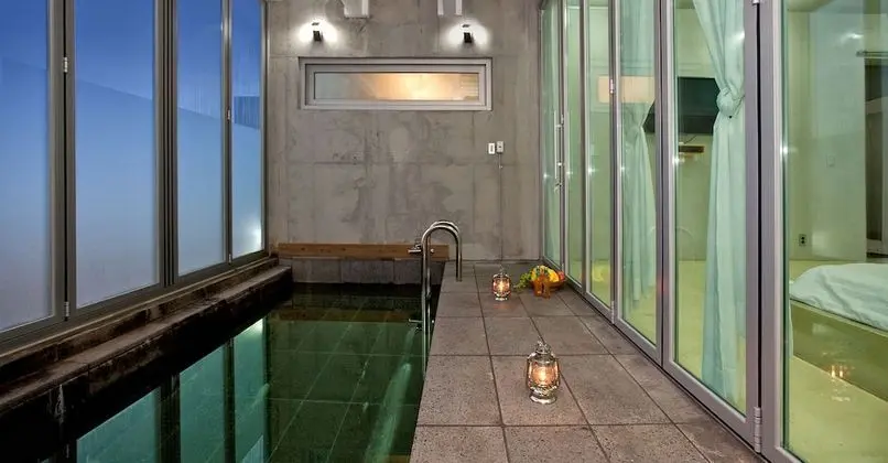 Room 103: Duplex Pool Villa