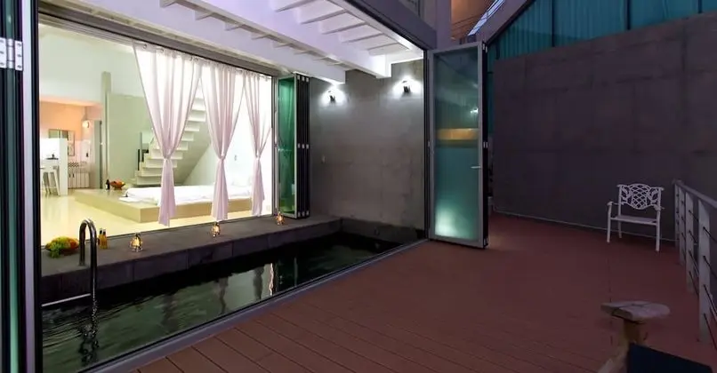 Room 103: Duplex Pool Villa
