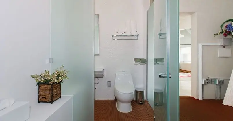 Room 105: Family Spa Room