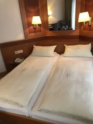 Tek Büyük Yataklı Oda (Rossini)