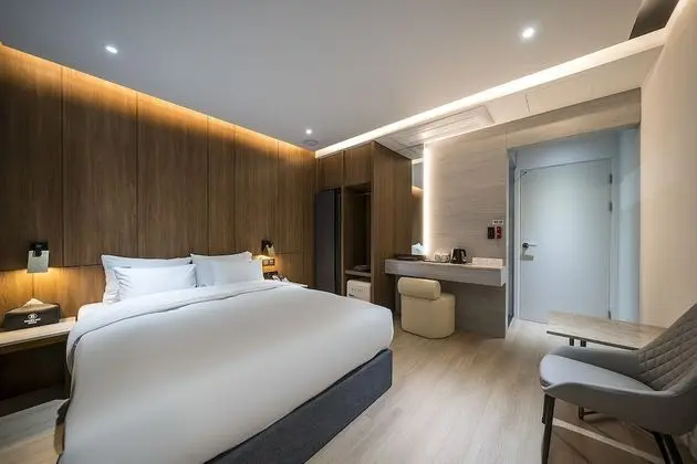 Deluxe Tek Büyük Yataklı Oda