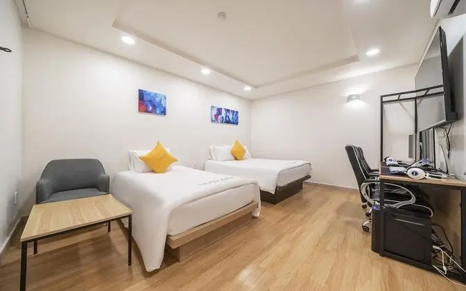 Oda (Superior Twin 2PC (4K 65 "smart TV&LG)