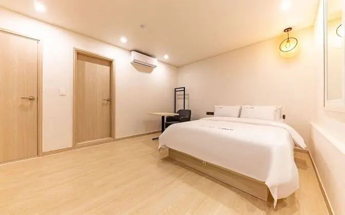 Oda (Deluxe King (4K 65" smart TV styler a)