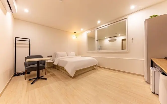 Oda (Deluxe King (4K 65" smart TV styler a)