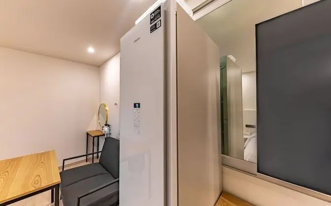 Oda (Superior King (4K 65" smart TV styler)