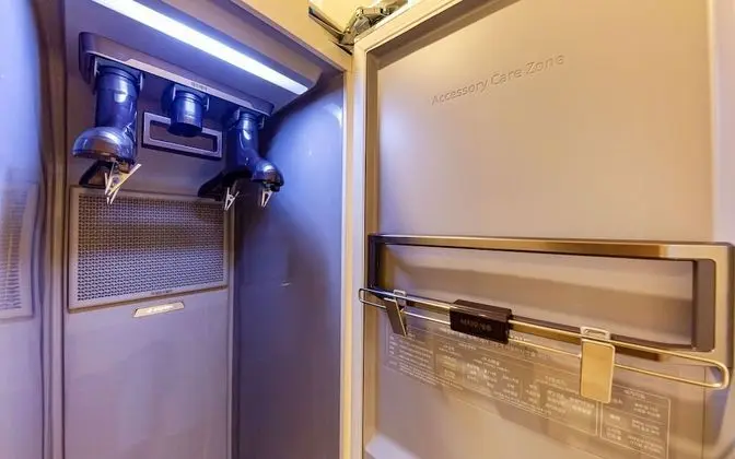 Oda (Superior King (4K 65" smart TV styler)