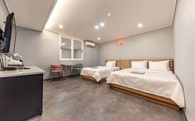 Oda (Twin (Double + Single Bed))