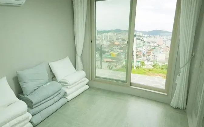 Oda (Full of Sunshine Room)