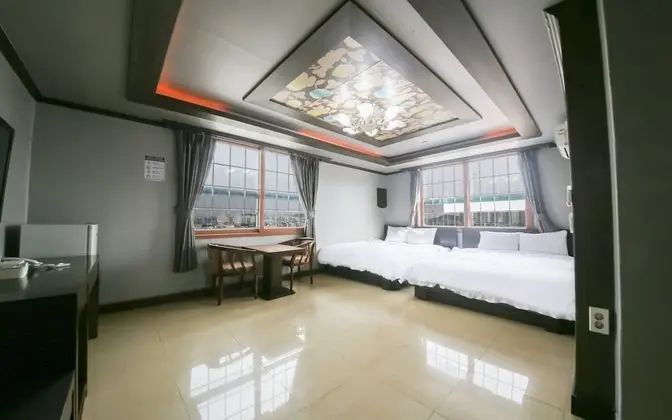 Oda (Twin (Family room))