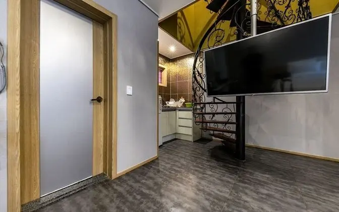 Oda (VIP1-701 (duplex karaoke terrace))