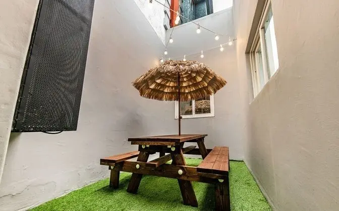 Oda (VIP1-701 (duplex karaoke terrace))