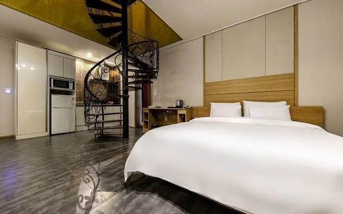 Oda (VIP2-702 (duplex karaoke Netflix avai)