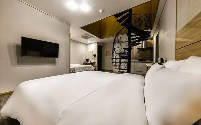 Oda (VIP2-702 (duplex karaoke Netflix avai)