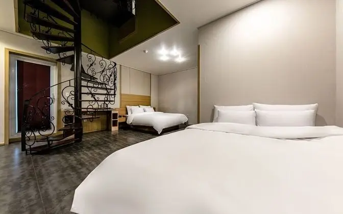 Oda (VIP2-702 (duplex karaoke Netflix avai)