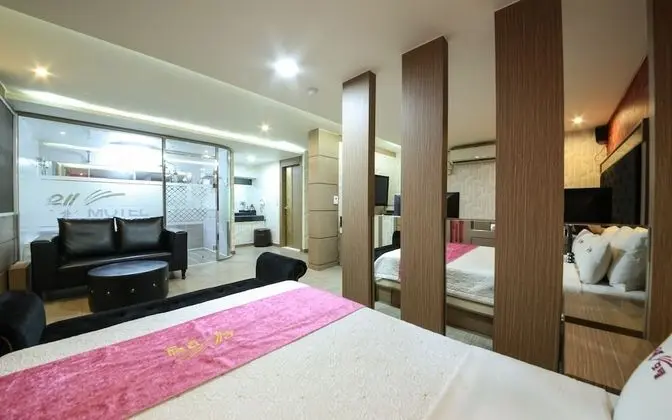 Oda (Superior Twin (Netflix viewing 2 PCs )