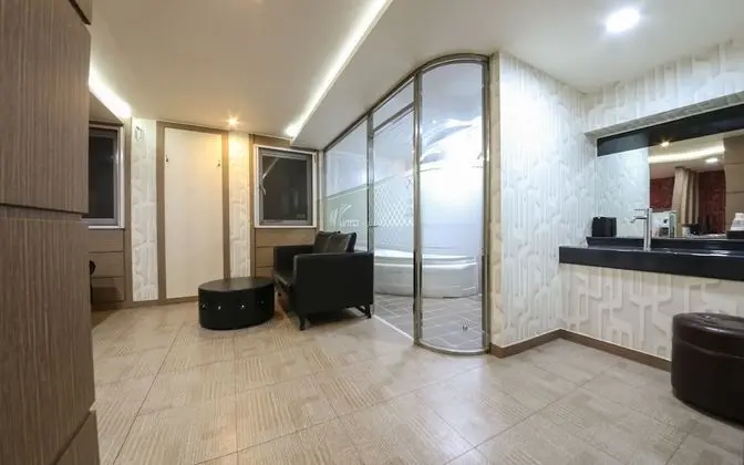 Oda (Superior Twin (Netflix viewing 2 PCs )