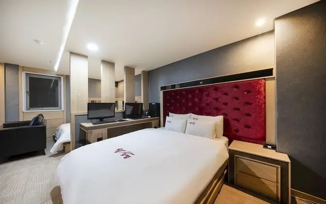 Oda (Superior Twin (Netflix viewing 2 PCs )