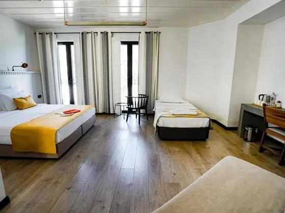 Aile Odası, Kara Manzaralı