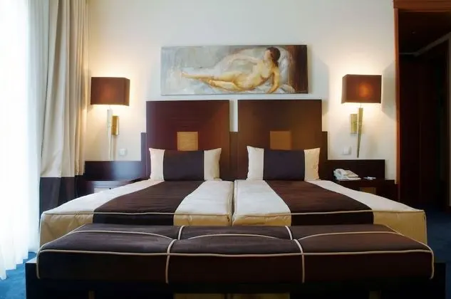 Standard Tek Büyük veya İki Ayrı Yataklı Oda, Kanal Manzaralı