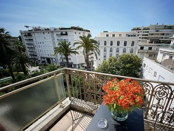 Classic Tek Büyük veya İki Ayrı Yataklı Oda, Balkon