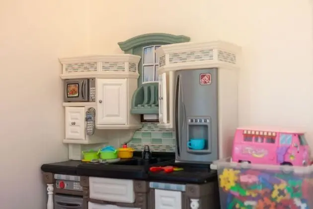 Kids Pool Dolphin Suite