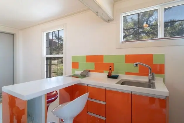 Kids Pool Dolphin Suite