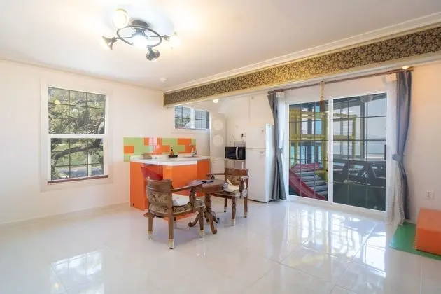 Kids Pool Dolphin Suite