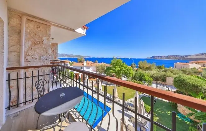 Aile Odası, Deniz Manzaralı, Balkonlu