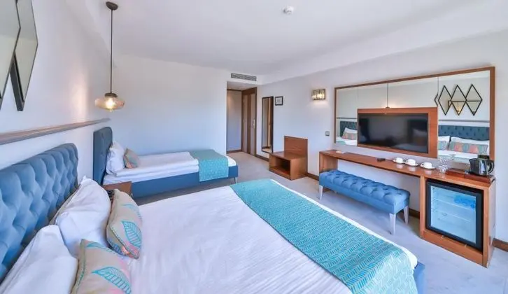Aile Odası, Deniz Manzaralı, Balkonlu
