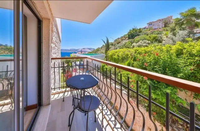 Deluxe Çift Kişilik Oda, Kısmi Deniz Manzaralı, Balkonlu