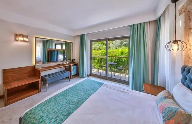 Deluxe Çift Kişilik Oda, Kısmi Deniz Manzaralı, Balkonlu
