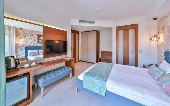 Deluxe Çift Kişilik Oda, Kısmi Deniz Manzaralı, Balkonlu