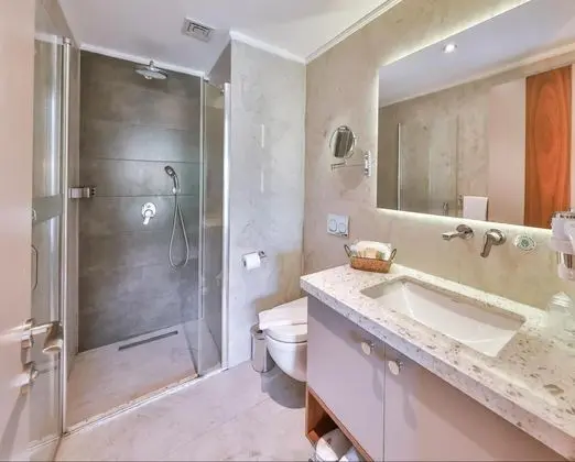 Deluxe Çift Kişilik Oda, Kısmi Deniz Manzaralı, Balkonlu