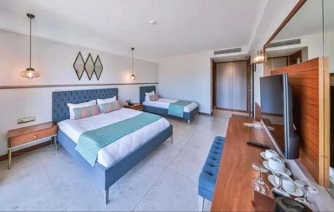 Deluxe Çift Kişilik Oda, Kısmi Deniz Manzaralı, Balkonlu