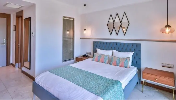 Deluxe Çift Kişilik Oda, Kısmi Deniz Manzaralı, Balkonlu