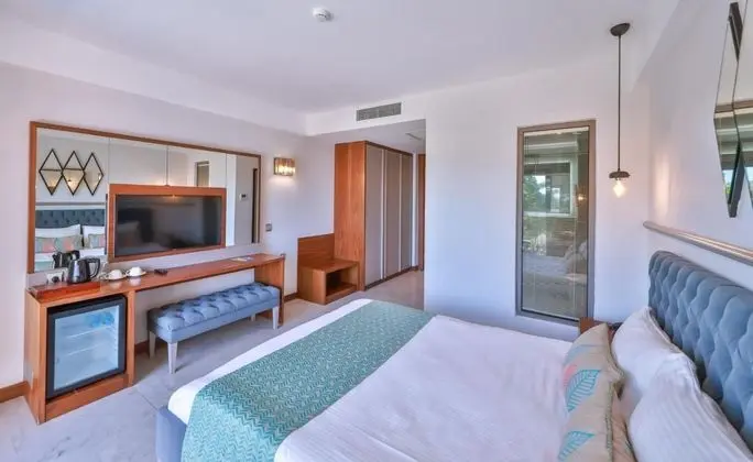 Deluxe Çift Kişilik Oda, Kısmi Deniz Manzaralı, Balkonlu