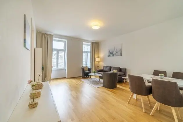CALM Apartment near Centre